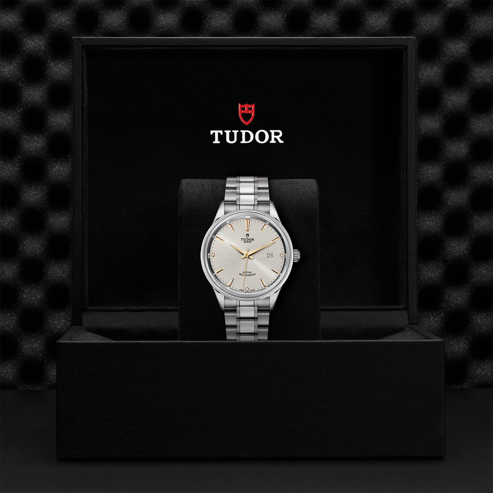 Tudor Style M12700-0019