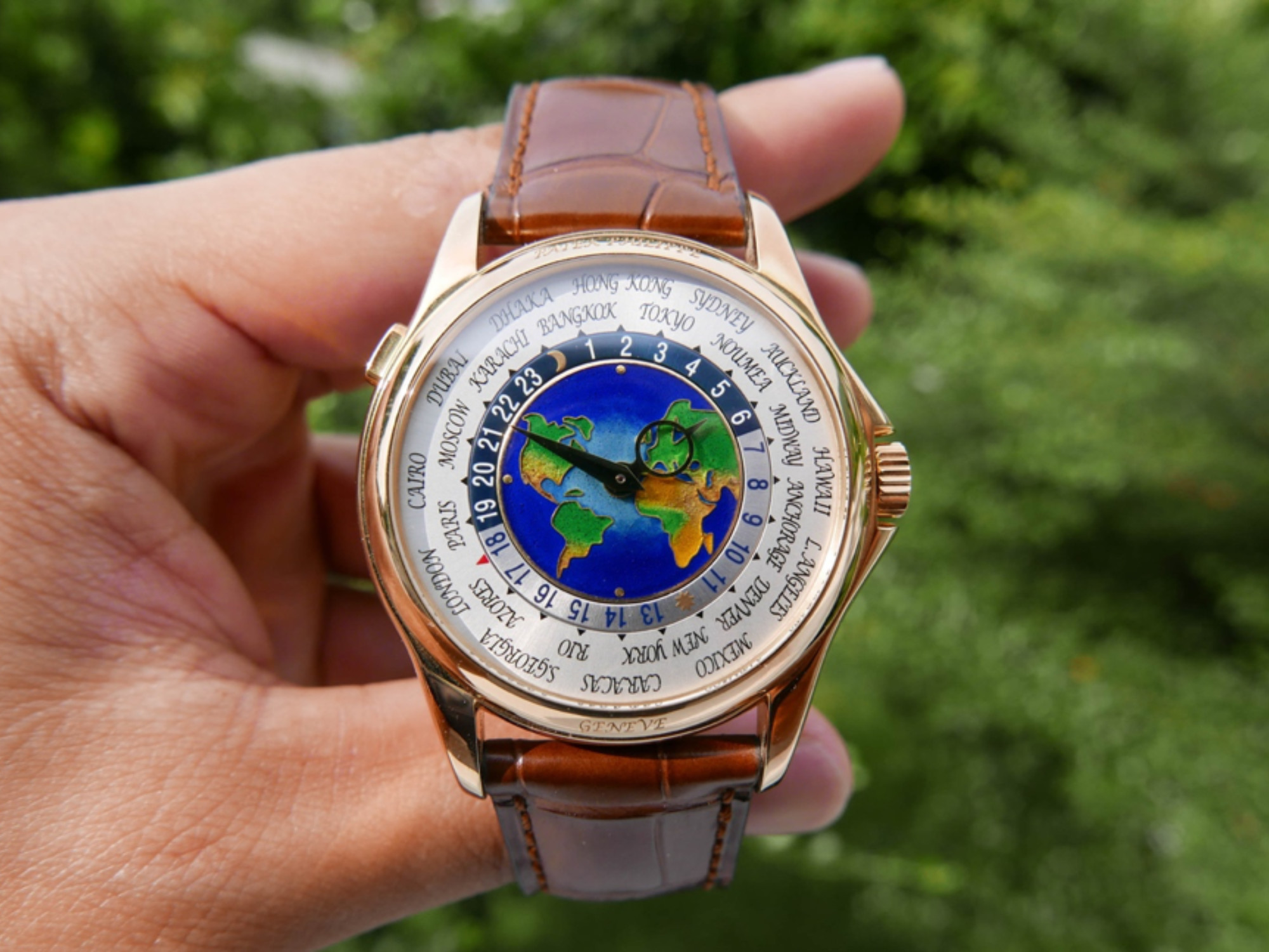 Hands on the World – Patek Philippe World Timers - PMT The Hour