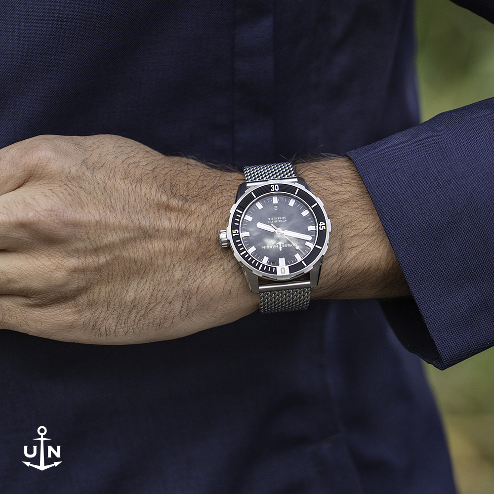 Ulysse Naedin Diver ขนาด 42mm watch fitted on stainless steel Milanese mesh bracelet