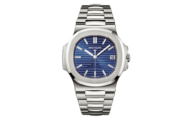 Patek Philippe Nautilus 5711/1A-010 Automatic Steel case Steel bracelet Men's watch/Unisex 324 S C Caliber Sapphire Glass Blue dial No numerals Date Center Seconds