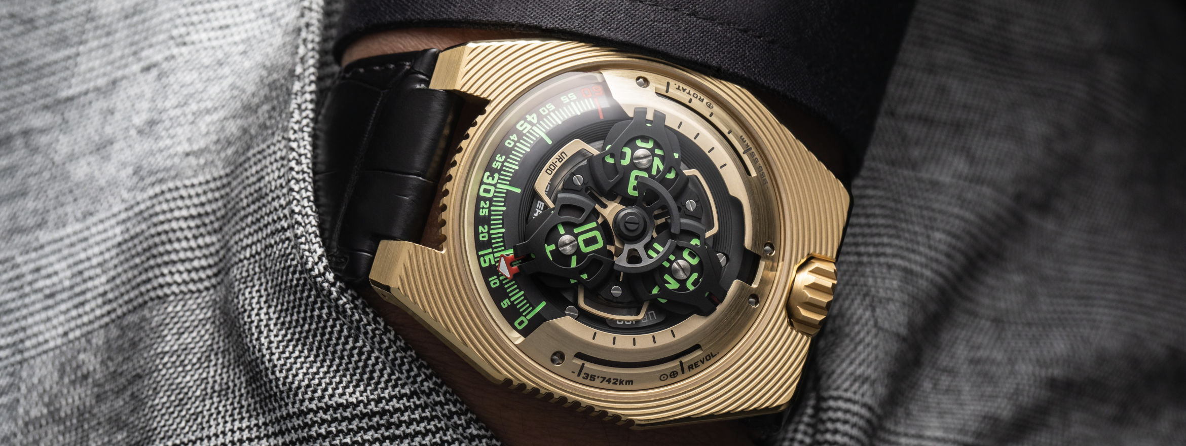 Urwerk Harnesses The Sun With The UR-100 Electrum