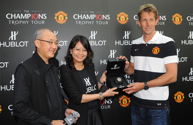 Kenny Chan and Wong Mei Ling with Edwin Van der Sar
