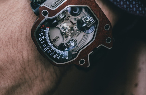 The UR-110 "Eastwood" continues URWERK's radical tradition of telling the time using orbiting satellite complications and is always shown on the right side of the watch.