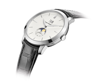 The Girard-Perregaux 1966 Large Date Moon Phases features, for the first time, both large date and moon phases functions, a testimony of finesse and superlative watchmaking from the Manufacture.
