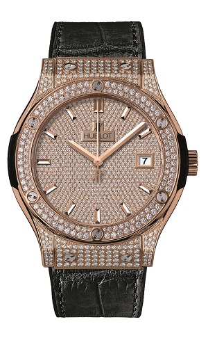 The Hublot Classic Fusion King Gold Full Pavé is exquisitely encrusted with a total of 953 diamonds on the case, bezel and dial – a breathtaking vision!