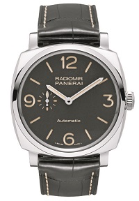 The Panerai Radiomir 1940 3 days has a black dial that ensures maximum visibility in very low light conditions.