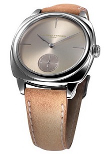 The Laurent ferrier Galet Square is equipped with one of the best-finished movements on the market.