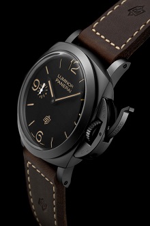 The key feature of the Panerai Luminor is the lever over the crown that secured it in place, ensuring the gaskets were watertight.