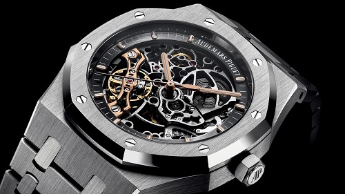 Stainless steel case, glareproofed sapphire crystal and caseback, screw-locked crown and water-resistant to 50m.