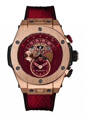 Limited to 100 pieces, this Big Bang Unico edition dedicated to Kobe Bryant combines the warmth of Hublot’s proprietary King Gold with the richness of Burgundy tones.