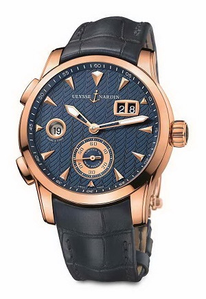 The Ulysse Nardin Dual Time Manufacture displays the hours, minutes, oversized small seconds at 6 o’clock, a big date double window display and a second time zone function.